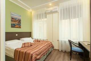 Мини-отель Классики Санкт-Петербург Двухместный номер эконом-класса с 1 кроватью или 2 отдельными кроватями-4